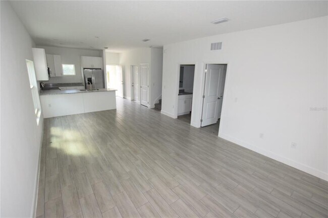 Building Photo - 458 Lake Shore Pkwy
