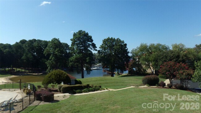 Building Photo - 17919 Kings Point Dr