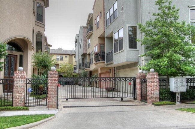 Building Photo - 622 Bomar St