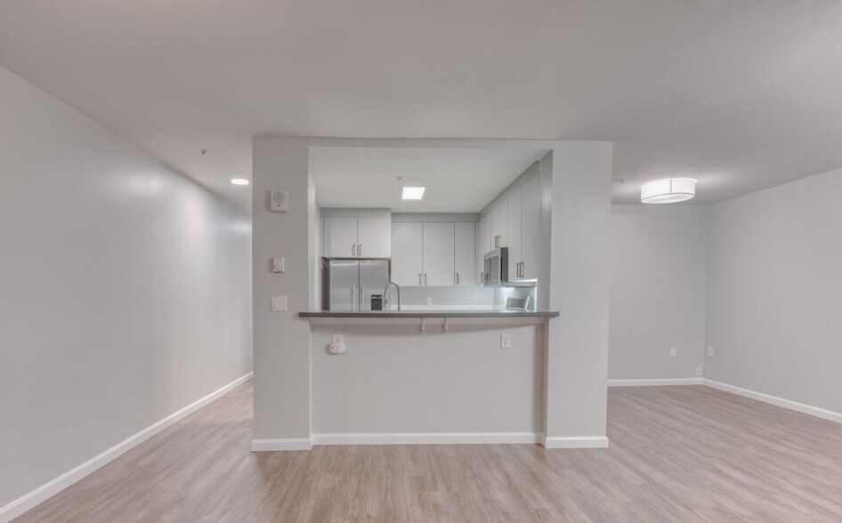 Building Photo - 650 Chestnut St