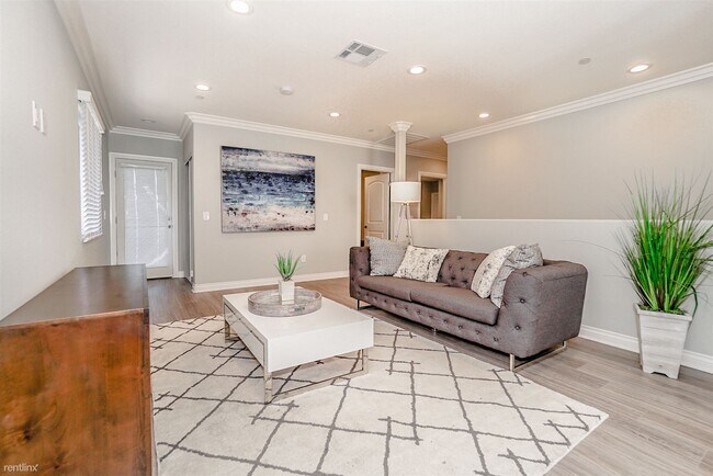 Building Photo - 4 br, 4 bath Duplex - 4508 Esmeralda Stree...