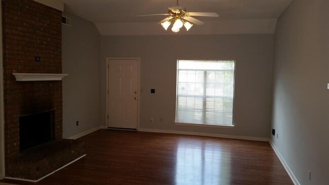 Building Photo - 5428 Gardendale St