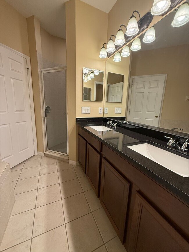 Building Photo - 3/2.5 townhome in Sanford! AVAILABLE MARCH 16th!