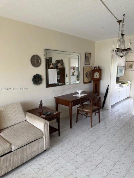 Building Photo - 450 Golden Isles Dr