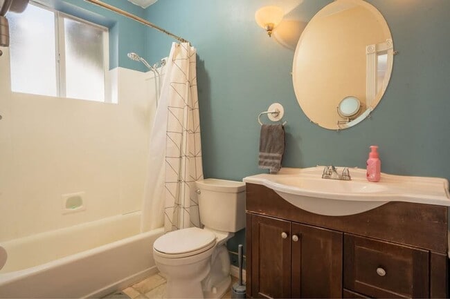 Building Photo - 1912 Oregon Ave