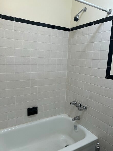 Bathroom - 553 W 148th St