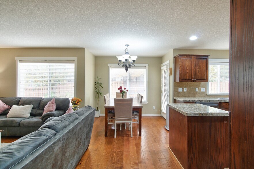 Building Photo - 17536 SW Parkway Ct