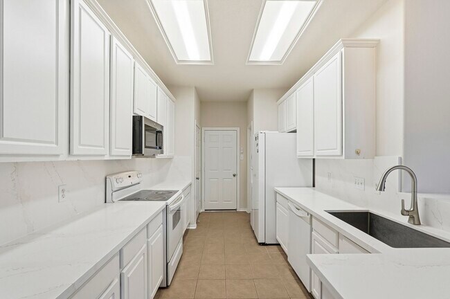 Building Photo - 5606 Redgrove Ln