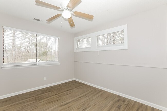 Building Photo - 1817 Laurel Ridge Dr SW