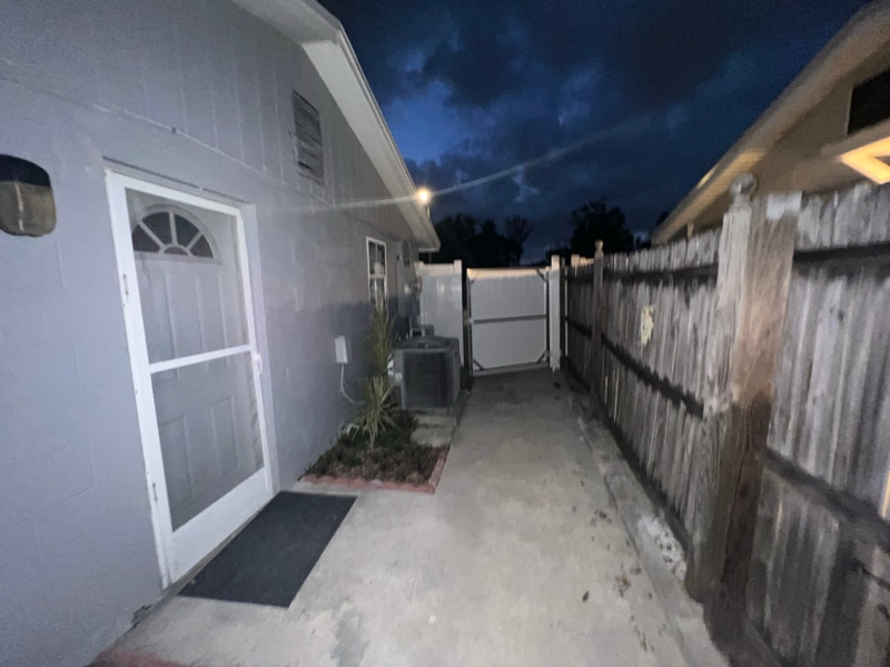 Building Photo - 6439 Willow Wood Ln