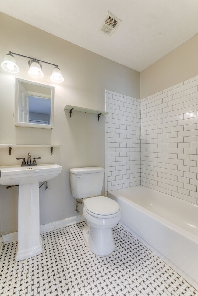 Building Photo - Qualified Tenants Get 50% Off First Month!...