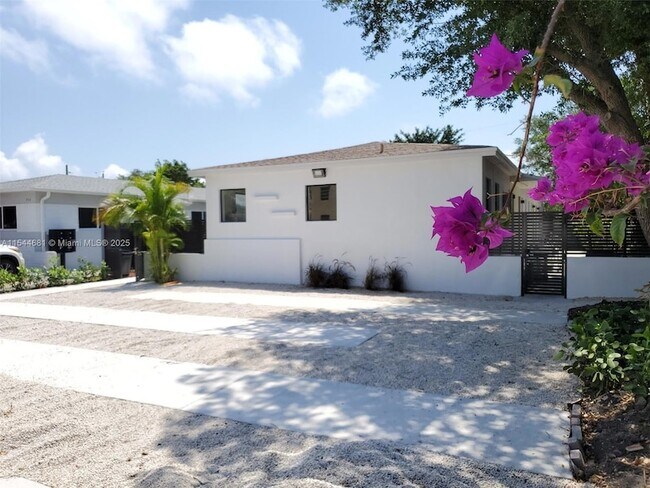 Building Photo - 740 SW 9th St
