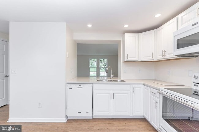 Building Photo - 310 Sedgwick Ct