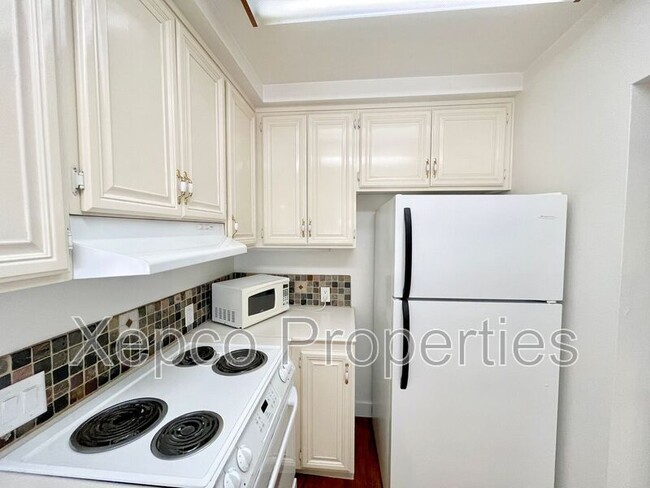 Building Photo - 2571 N Whitewater Club Dr