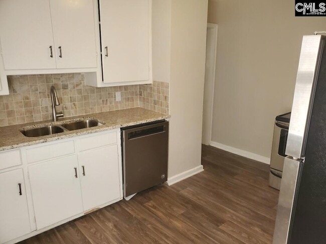 Building Photo - 332 S Bull St