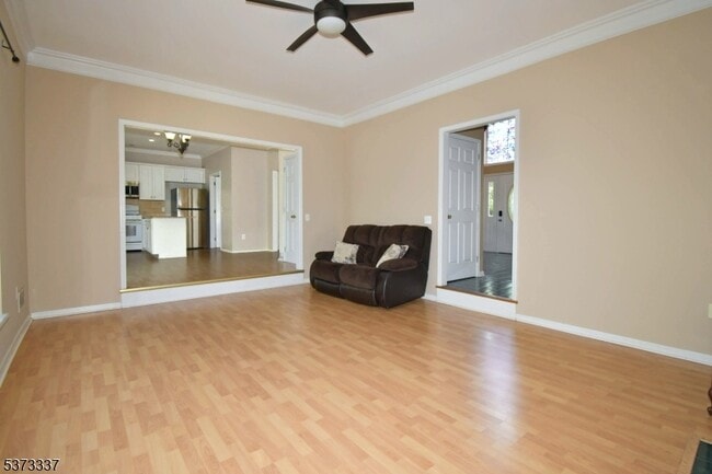 Building Photo - 65 Vones Ln