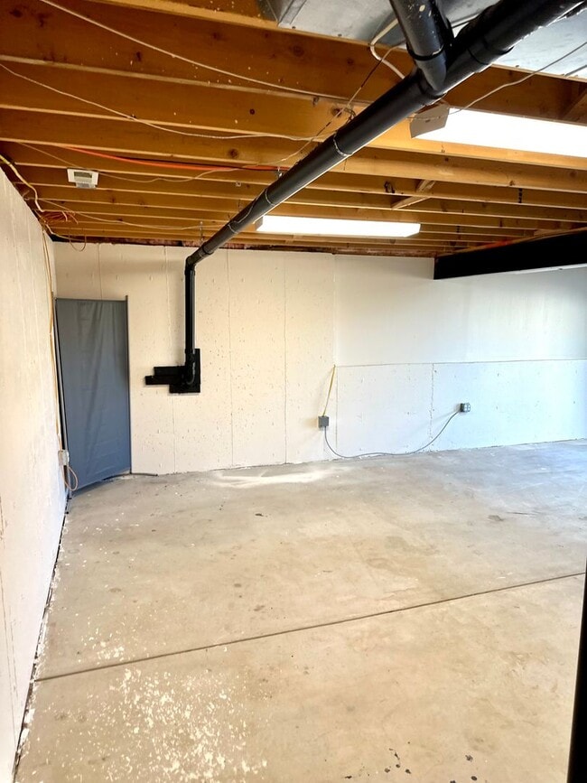 Building Photo - Newly Renovated Home 3 Bed 1 1/2 Bath 1-Car Garage on Century Place!