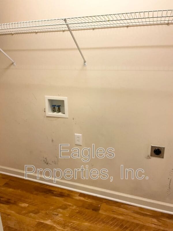 Building Photo - 202 Adler Ln