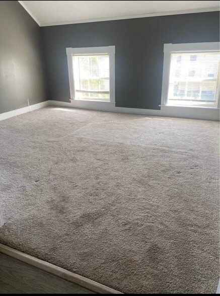 Building Photo - 52 River St