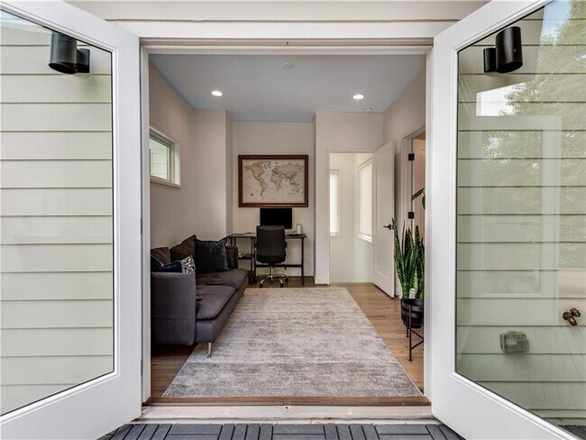 Building Photo - 520 Wabash Ave NE