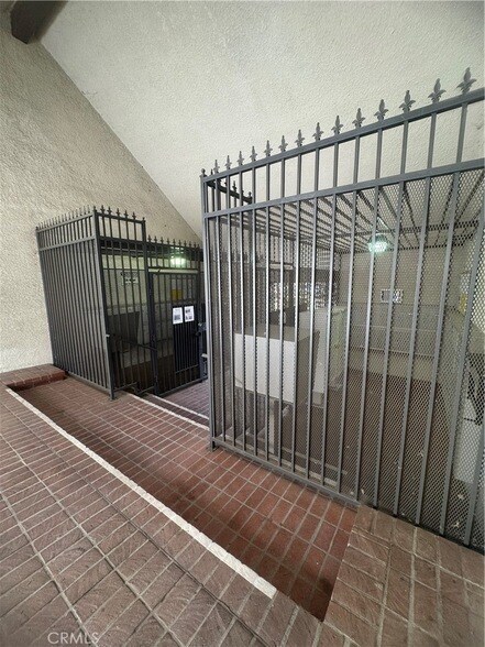 Building Photo - 10201 Mason Ave