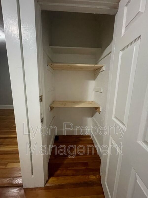 Building Photo - 42 Parker St