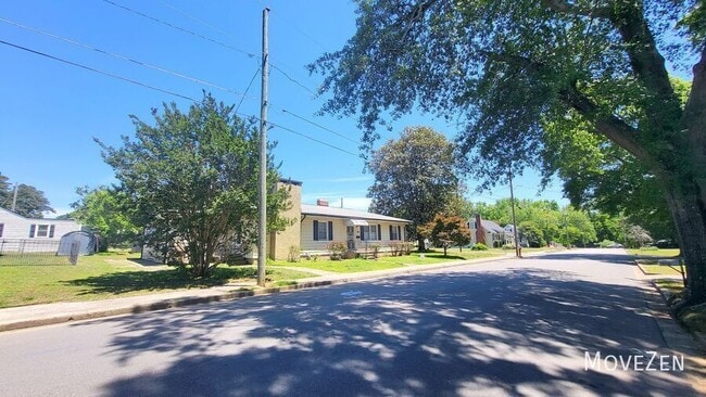 Building Photo - 412 Hamby St