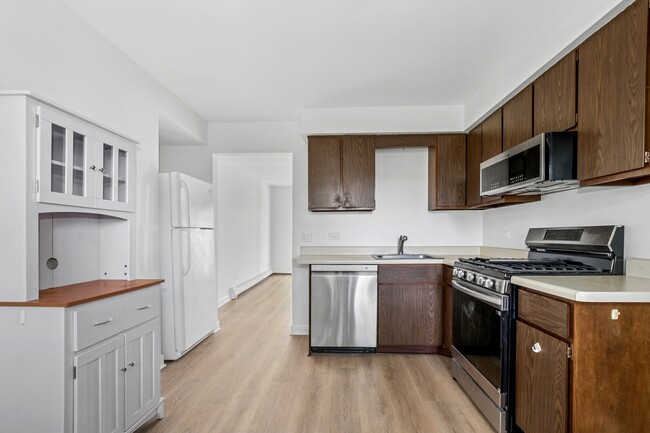 Building Photo - 15290 El Cameno Terrace