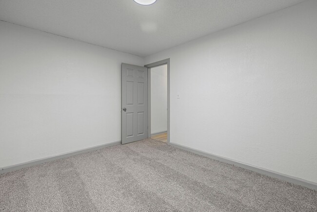 Building Photo - Beautiful 3 Bedroom Home