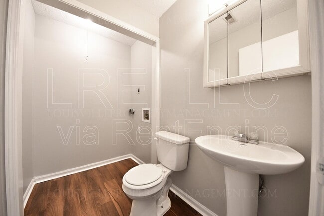 Building Photo - 621 Westport Rd