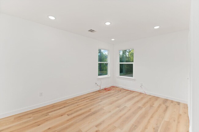 Building Photo - ? Spacious 4BR / 3.5BA Single-Family Home – Move-In Ready! ?