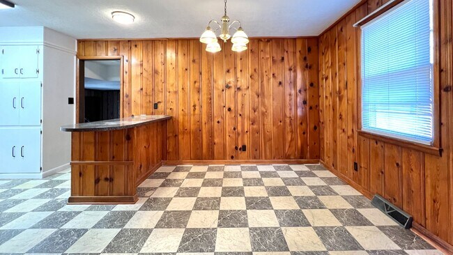 Building Photo - Coming Soon : 3BR+, 1 1/2BA house in Greenbrier