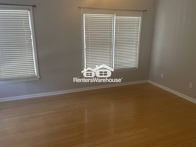 Building Photo - 1213 Discover Green Ln