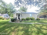 Building Photo - 136 Pine Rd
