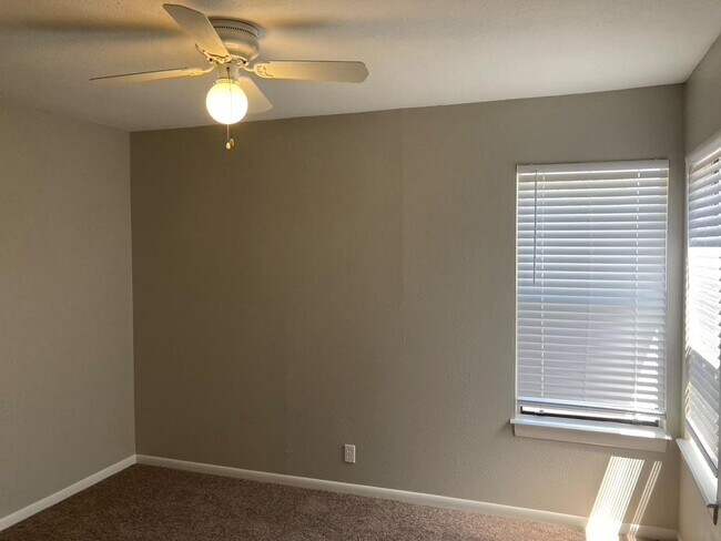 Building Photo - 8106 Hood Cir