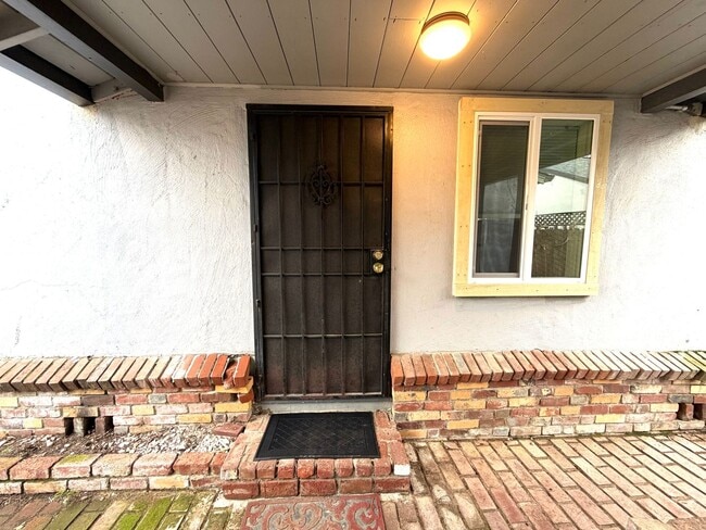 Building Photo - Private & Cozy Detached ADU in South Tahoe Park!