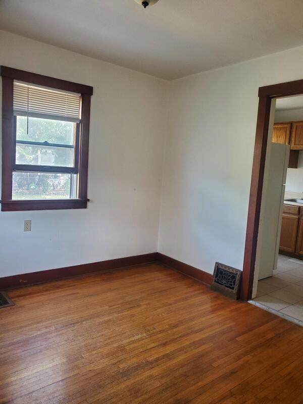 Building Photo - 14 W 16th Ave