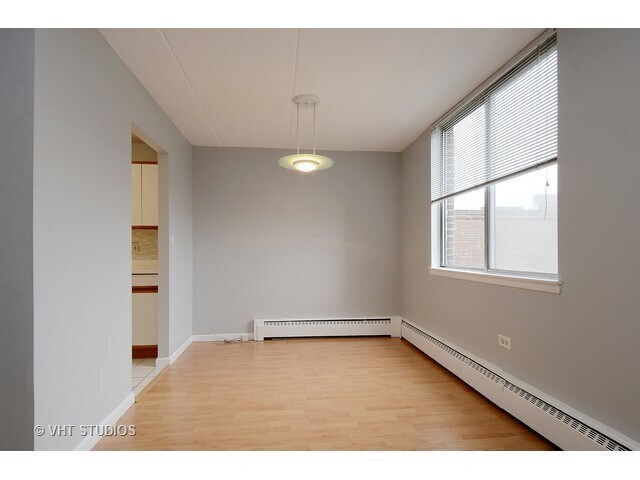 Building Photo - 225 S Rohlwing Rd