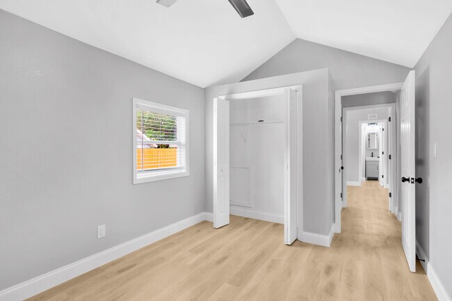 Building Photo - 1515 Sadlon Ave