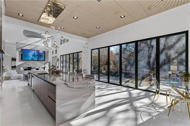 Building Photo - 3600 Lower Roswell Rd