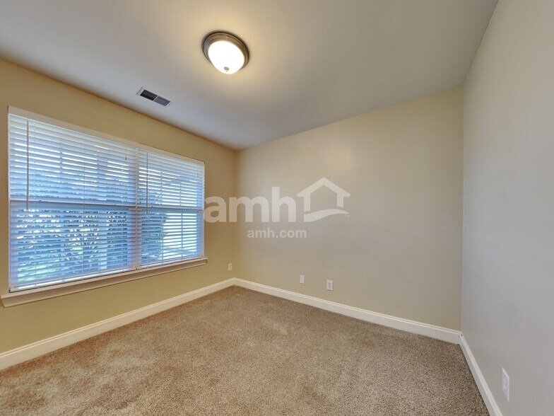 Building Photo - 415 Equinox Cir