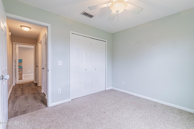 Building Photo - 12582 Hickory Lakes Dr S