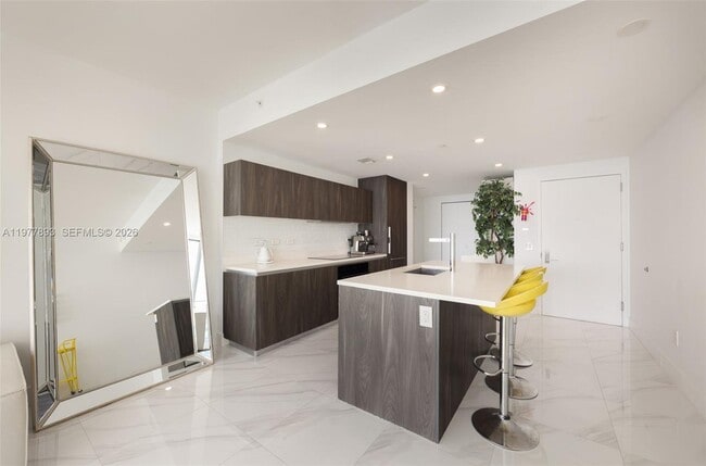 Building Photo - 3131 NE 7th Ave