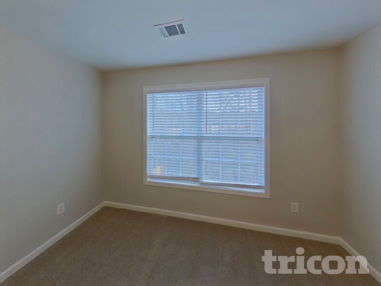 Building Photo - 383 Oakhaven Way