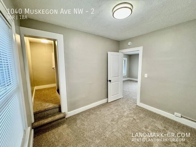 Building Photo - Updated 3 Bed, 1 Bath – Move-In Ready!