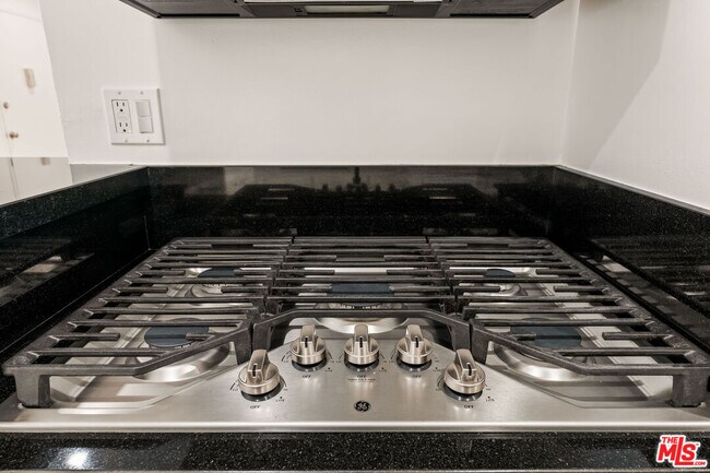 Building Photo - 1608 S Bentley Ave