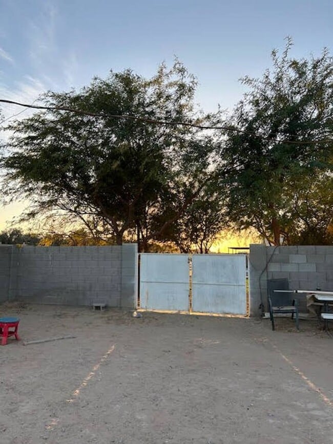 Building Photo - CASTLE VIEW