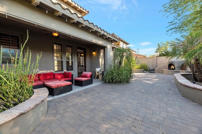 Building Photo - Highly Upgraded SPACIOUS home in desirable Aviano in Desert Ridge!