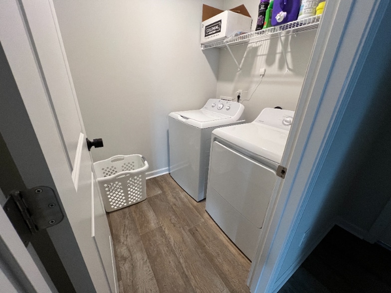 Building Photo - 8183 E Highcroft Dr NE