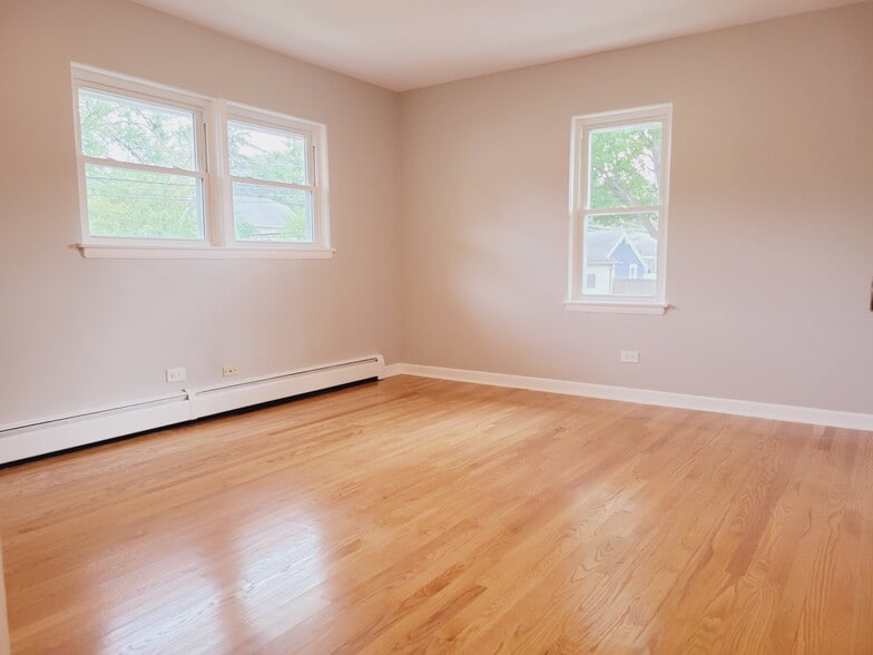 Building Photo - 112 W Burlington Ave